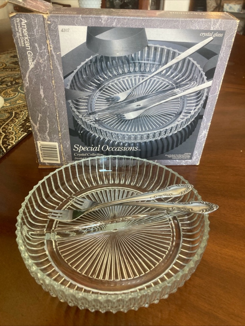 VTG Indiana Glass 7” crystal divided relish dish w/ Oneida servers boxed